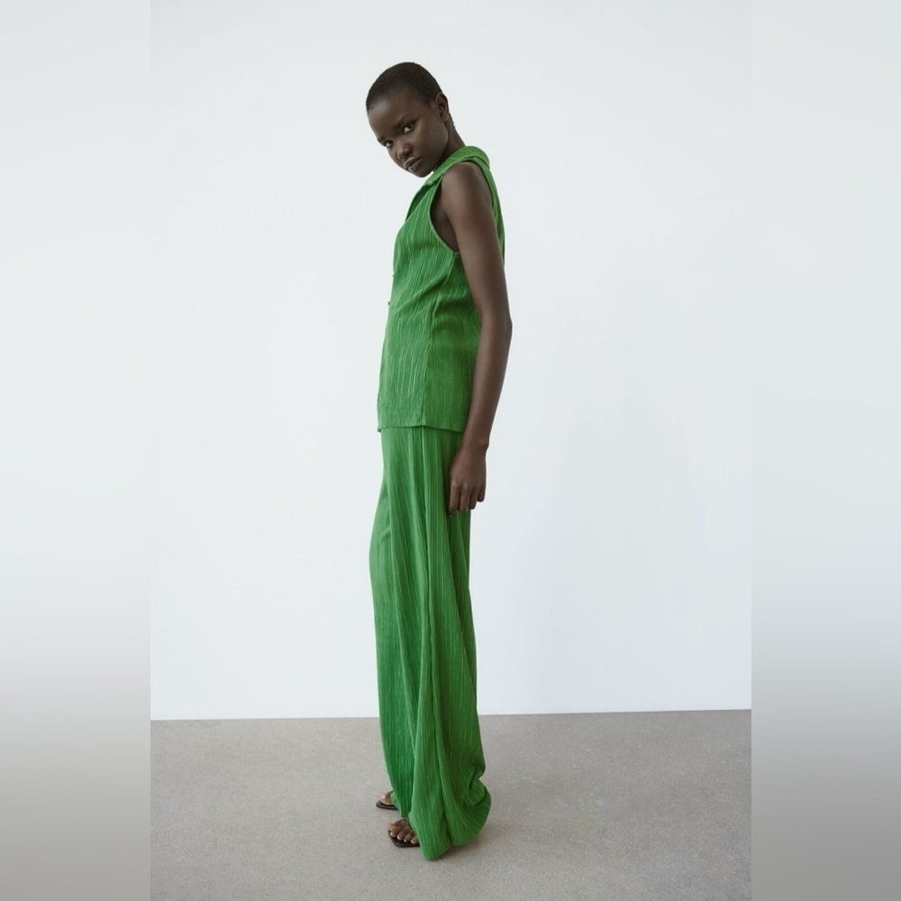 Zara Green Pleated Tank - Picture 3 of 16